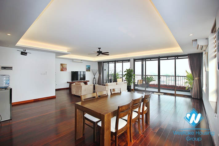 A lake view 3 bedroom apartment in Tu hoa, Tayho, Hanoi